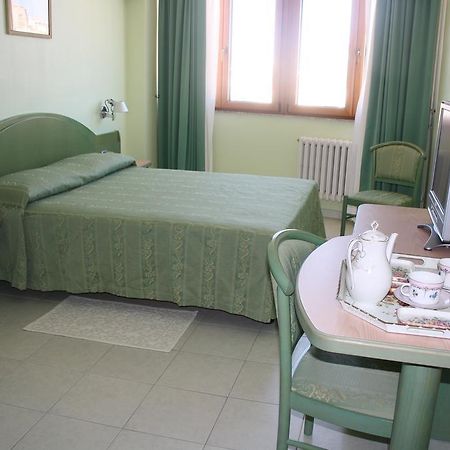 Hotel Grillo Nuoro  Zimmer foto