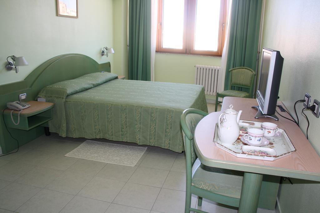 Hotel Grillo Nuoro  Zimmer foto